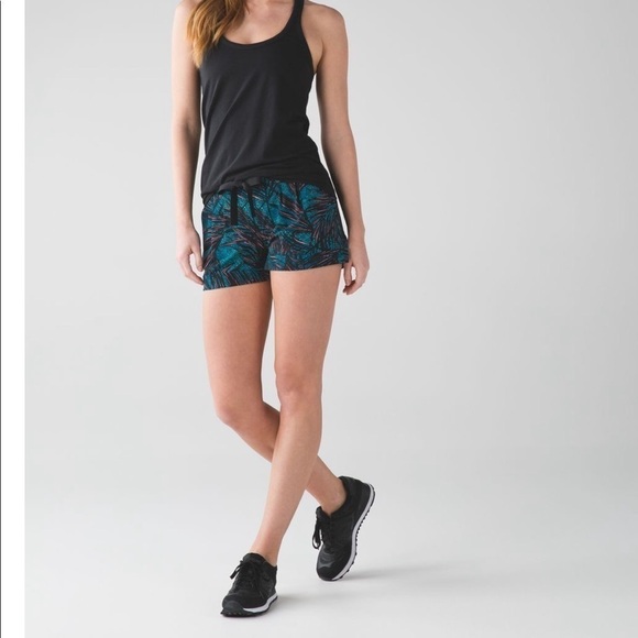 Lululemon Spring Break Away Short SZ 4 - Picture 2 of 7